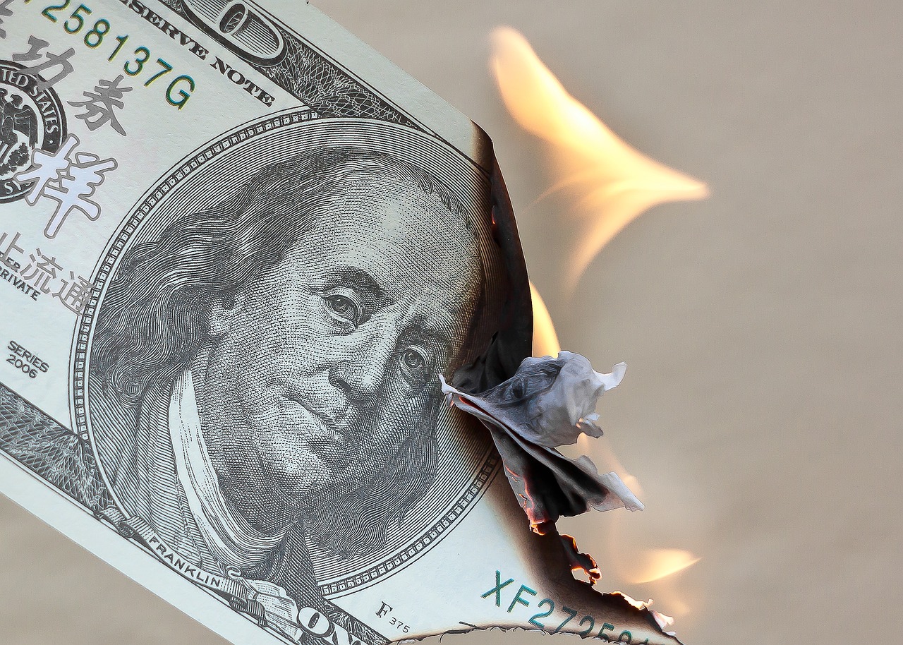 spalony dolar jako koszty złej reklamy